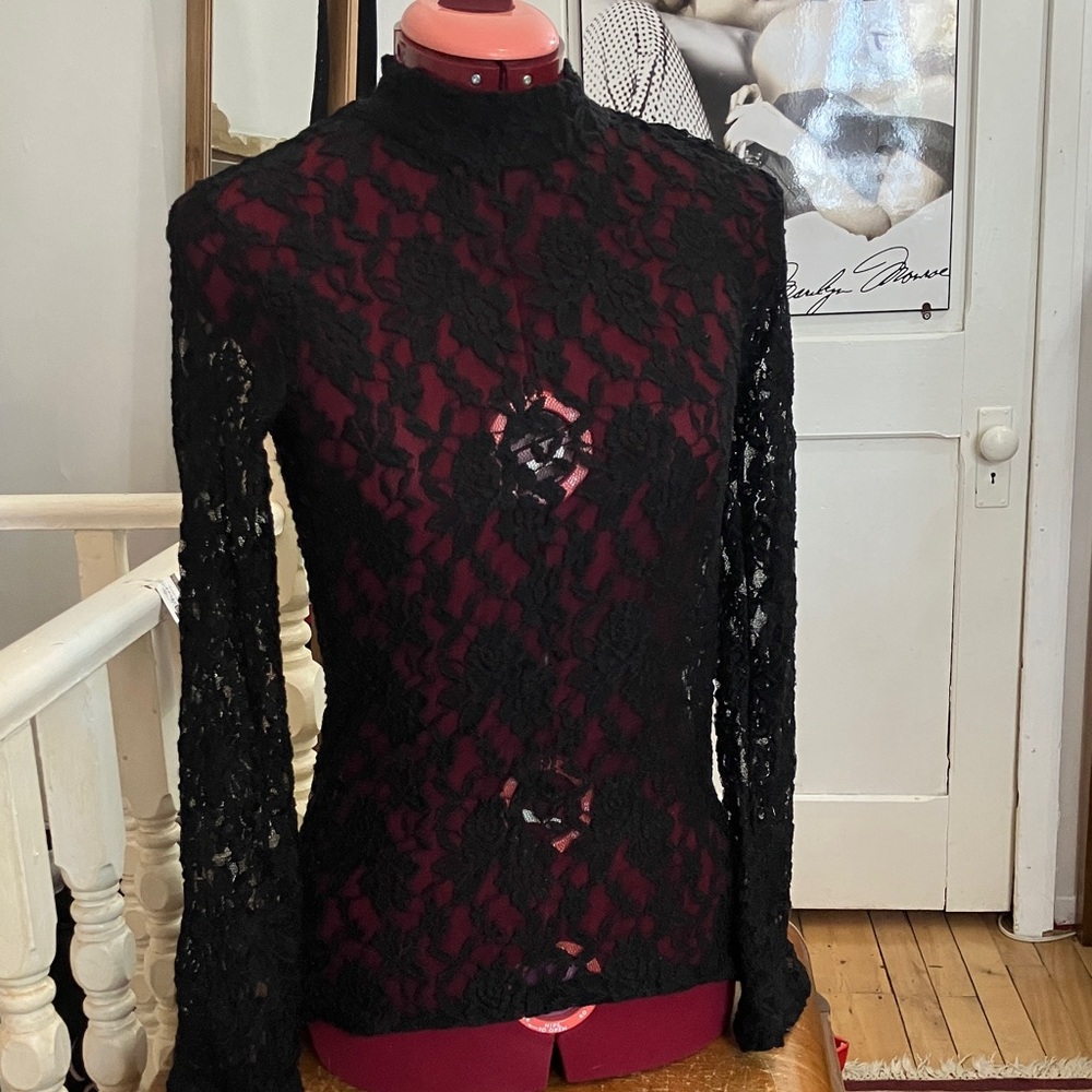 3/30$ Elegant Black Lace Inspired Women's Top